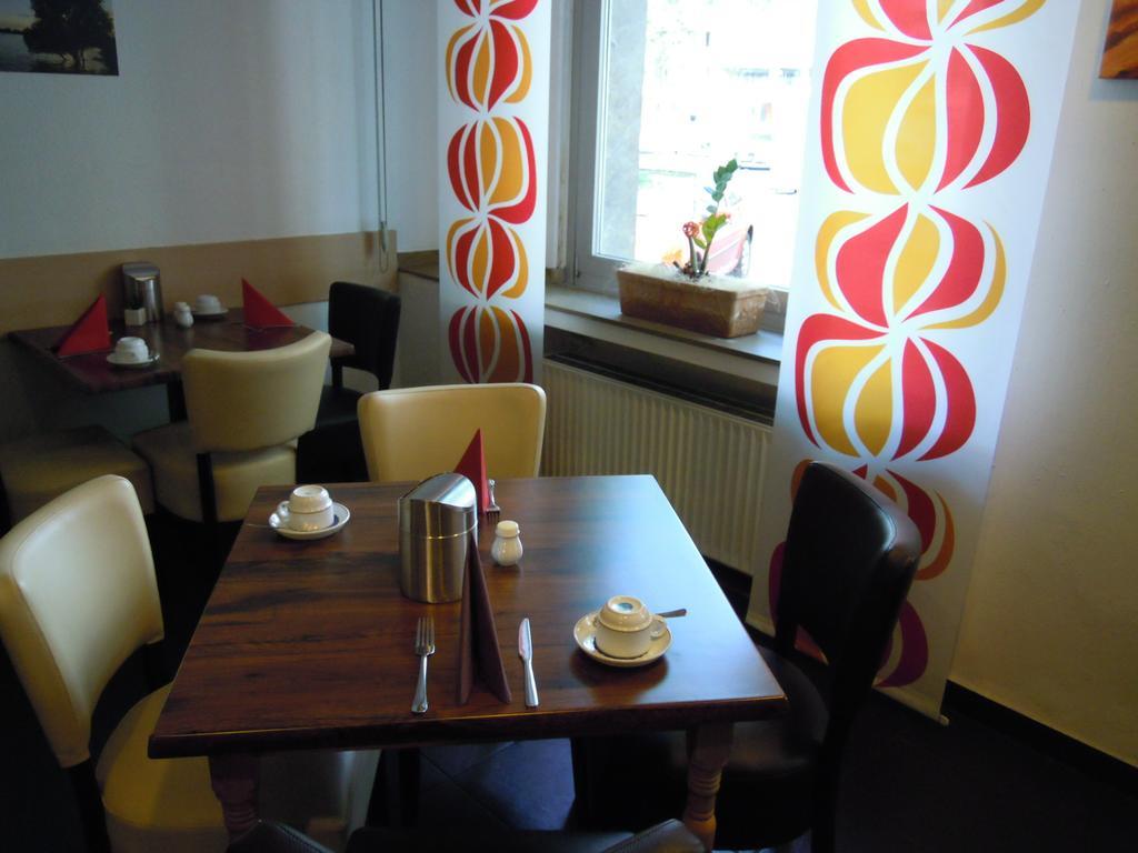 CENTRAL Hotel Duesseldorf Buitenkant foto