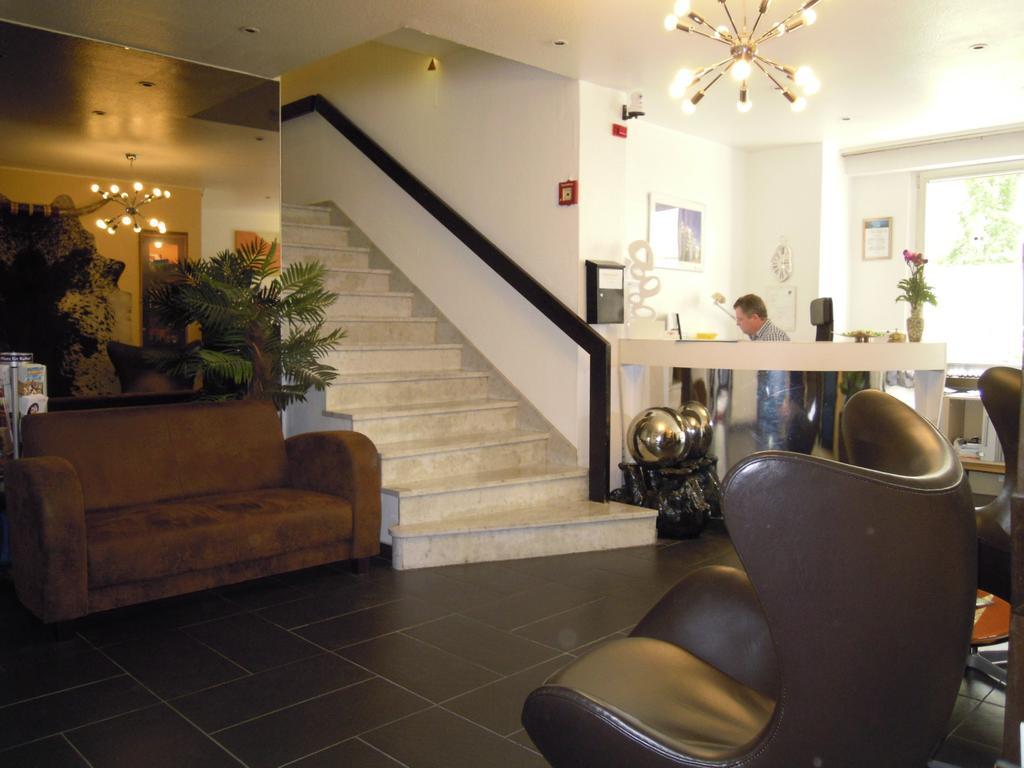 CENTRAL Hotel Duesseldorf Buitenkant foto