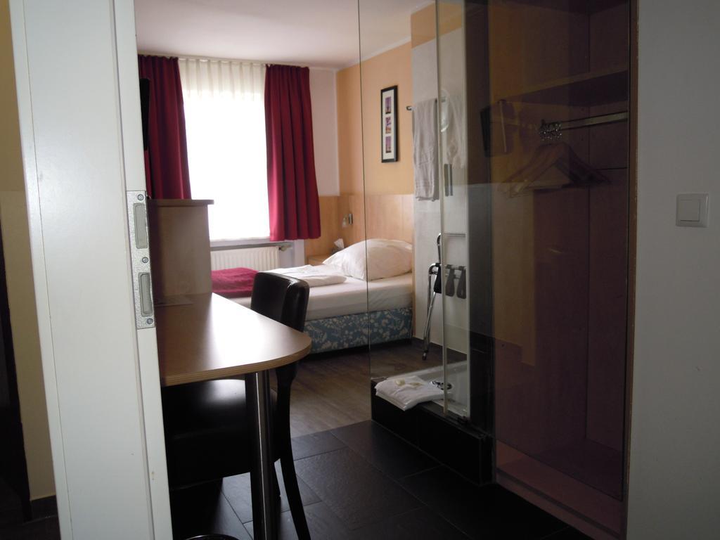 CENTRAL Hotel Duesseldorf Buitenkant foto