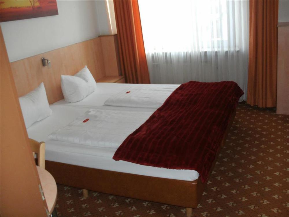 CENTRAL Hotel Duesseldorf Kamer foto
