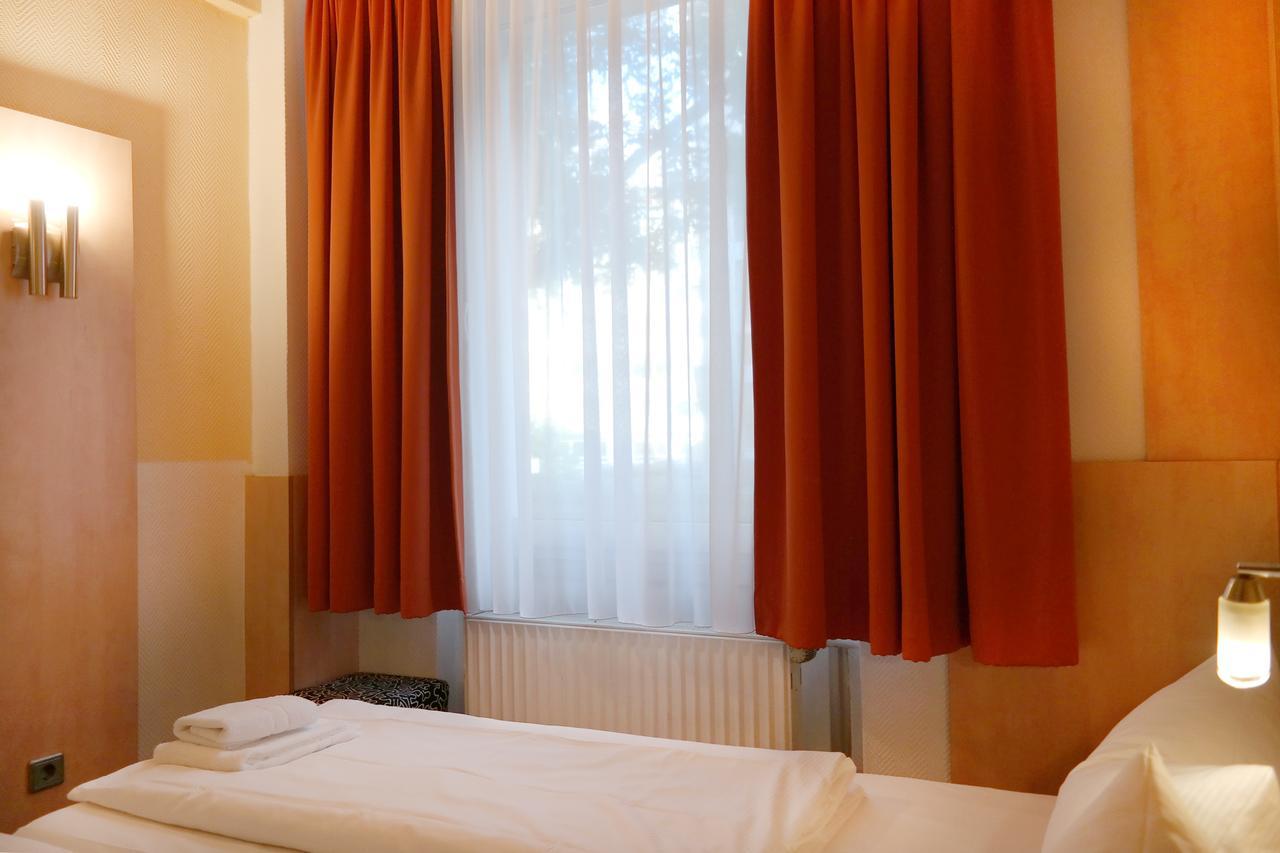 CENTRAL Hotel Duesseldorf Buitenkant foto