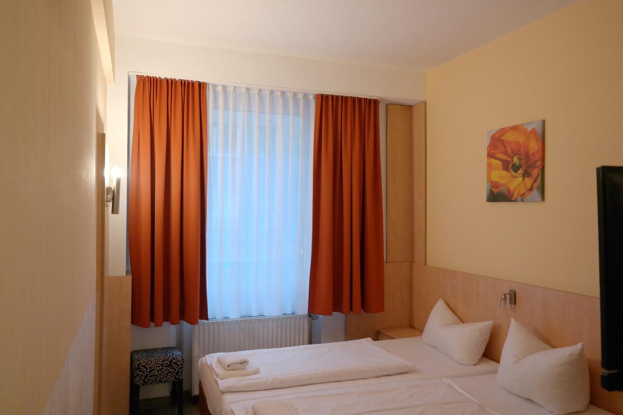 CENTRAL Hotel Duesseldorf Buitenkant foto