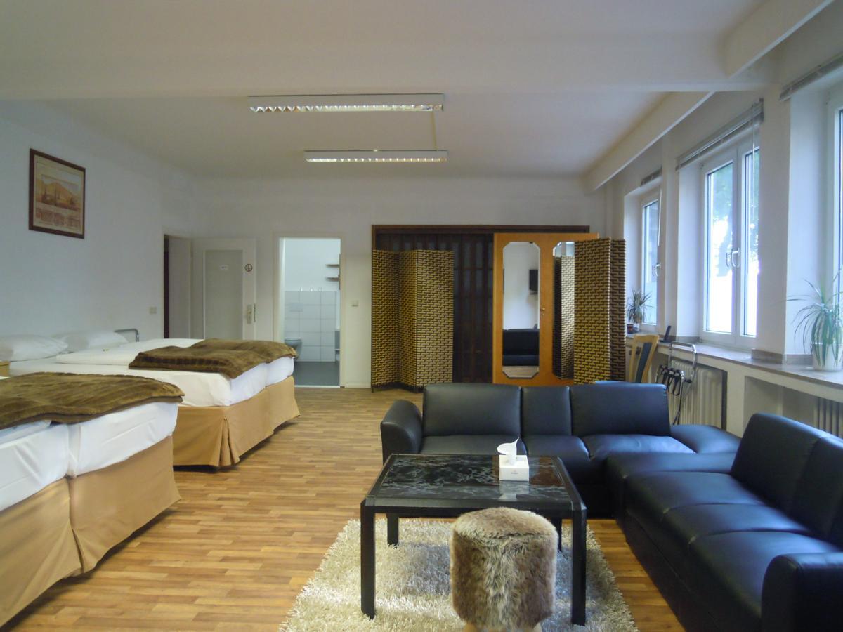 CENTRAL Hotel Duesseldorf Buitenkant foto