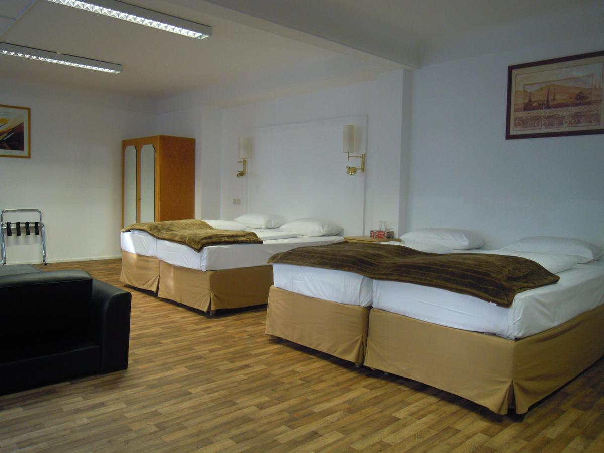 CENTRAL Hotel Duesseldorf Buitenkant foto