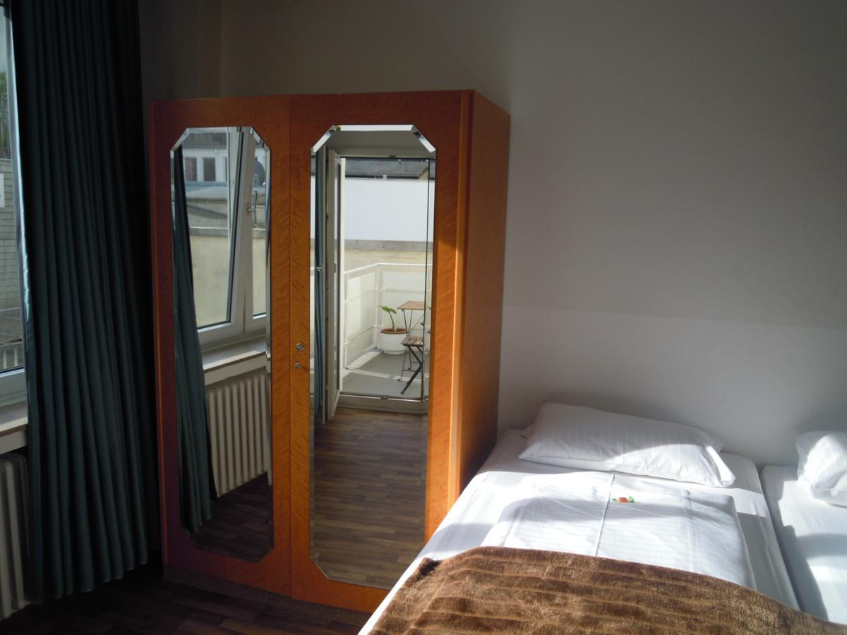 CENTRAL Hotel Duesseldorf Buitenkant foto