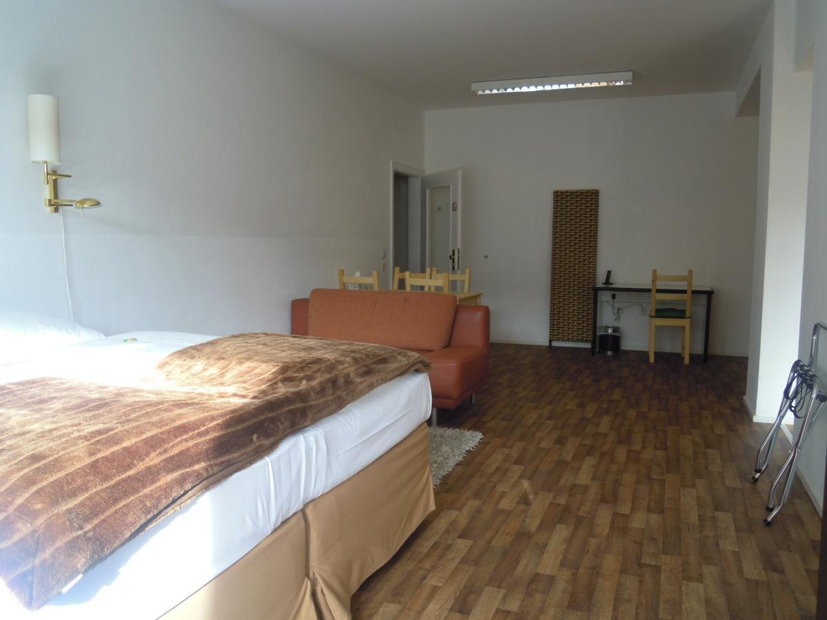 CENTRAL Hotel Duesseldorf Buitenkant foto