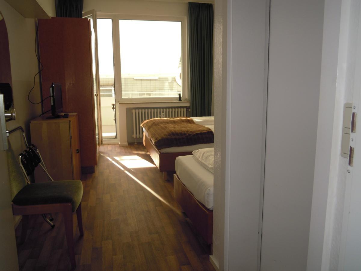 CENTRAL Hotel Duesseldorf Buitenkant foto