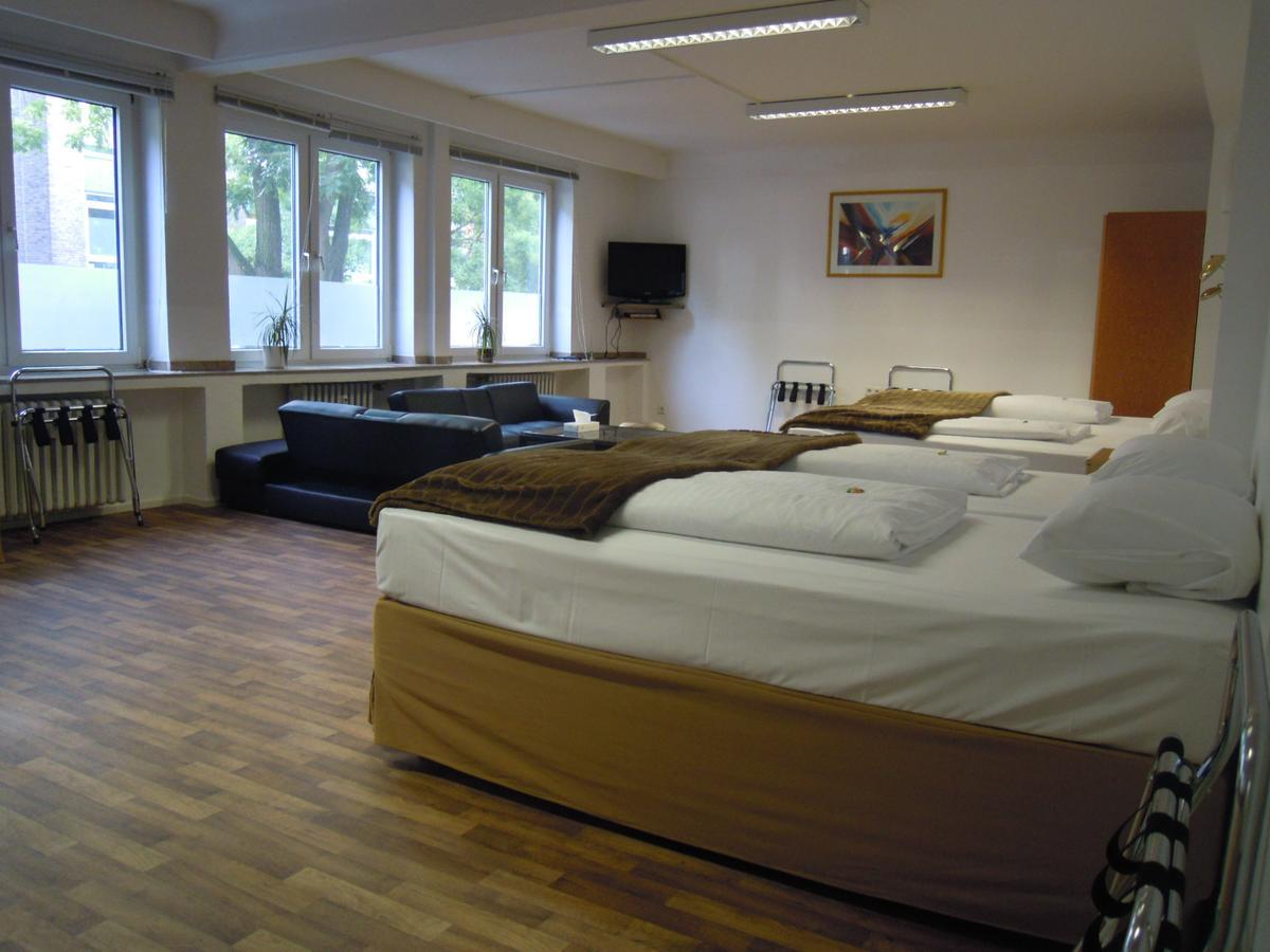 CENTRAL Hotel Duesseldorf Buitenkant foto