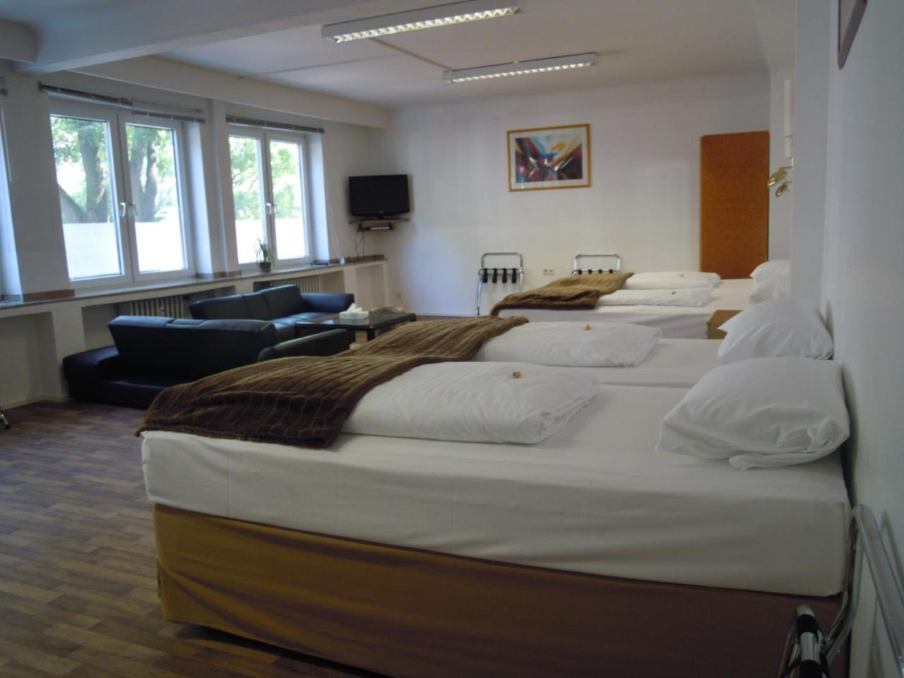 CENTRAL Hotel Duesseldorf Buitenkant foto